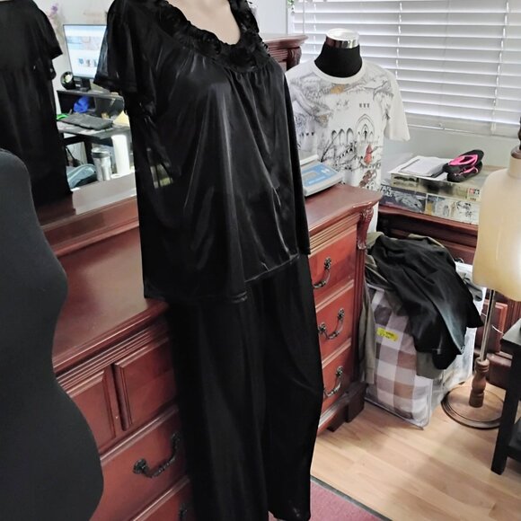 Black 2 Pc Satin Finish Top & Pants Polyester Sleepwear - Picture 3 of 5